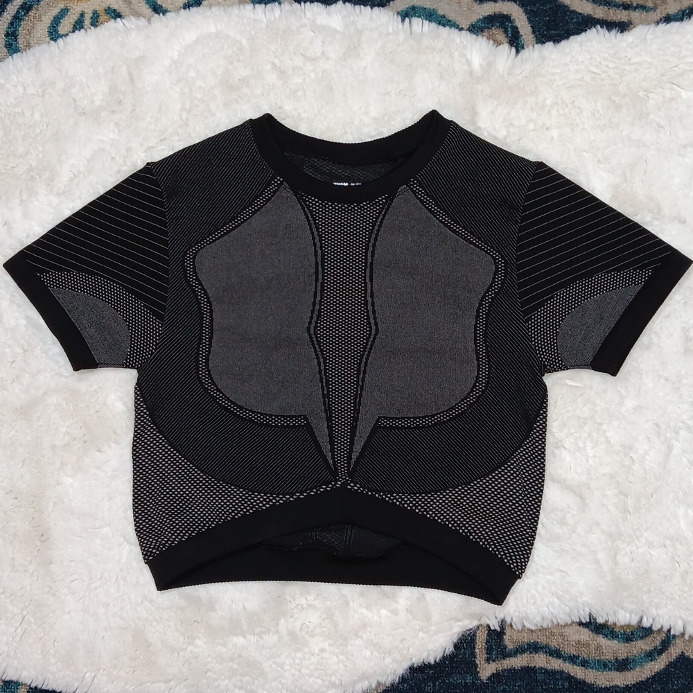Athletic short sleeve black & gray workout crop top womens sz medium